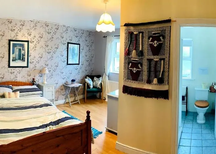 Lakeview House B&B *